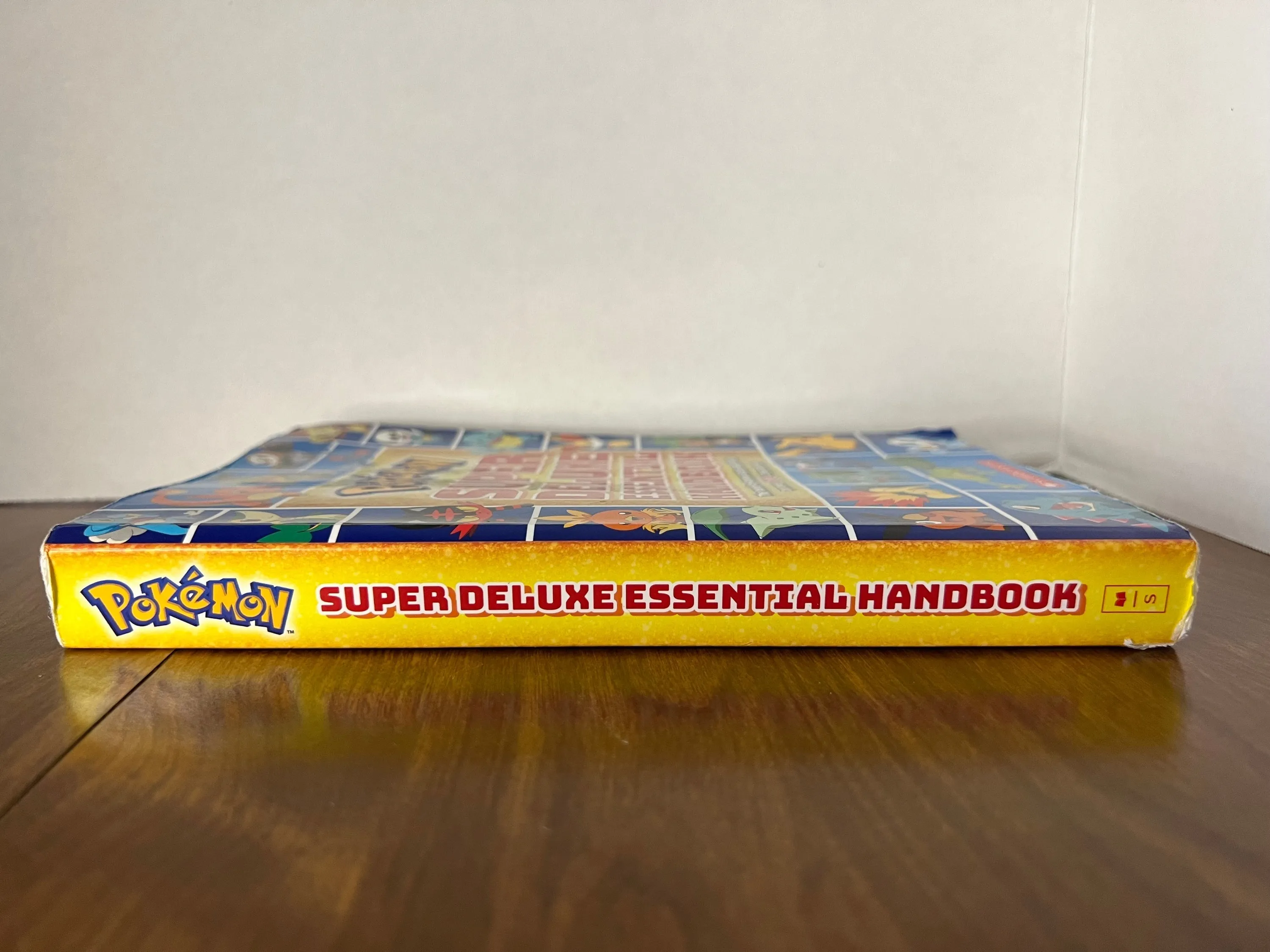 Pokémon Super Deluxe Essential Handbook - 2018 Nintendo